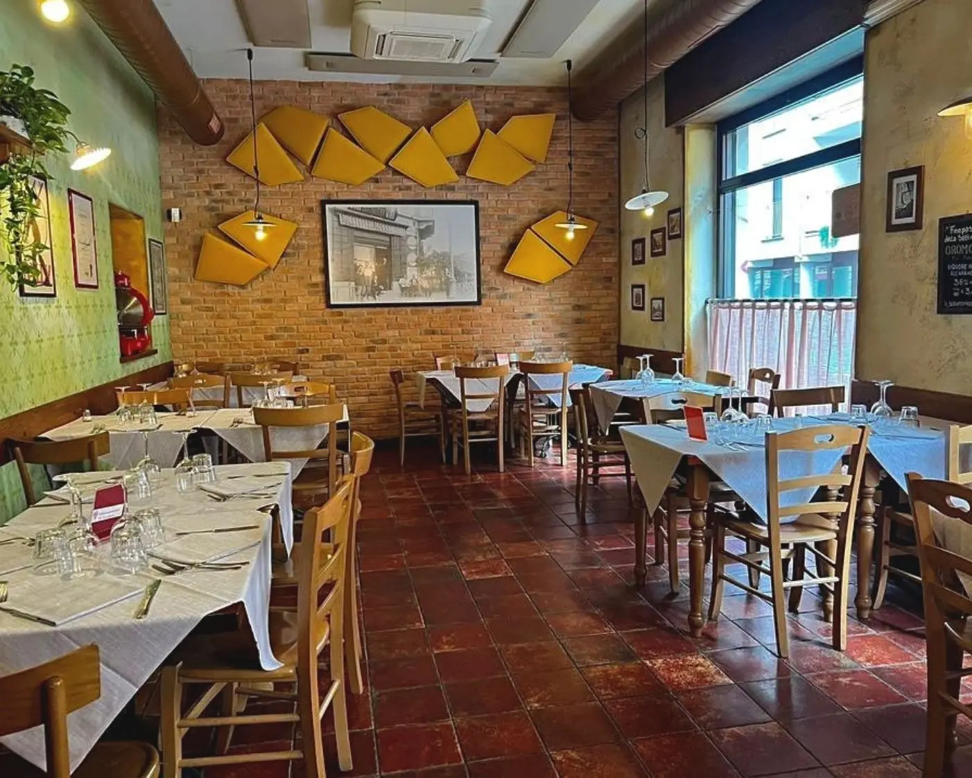 Vista dell'interno del ristorante Osteria Dell'Acquabella