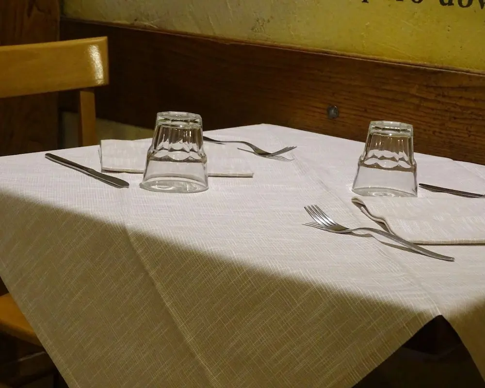 Dettaglio dell'interno dell'Osteria