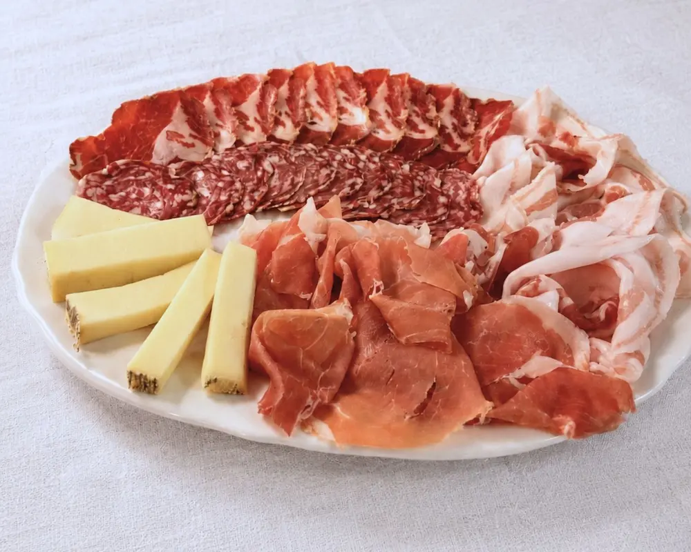 acquabella-antipasto-salumi